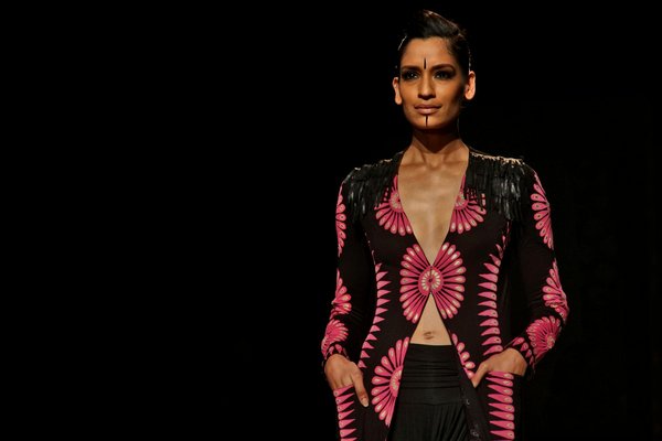 T-shirt pour femme : choisir un modèle confortable et tendance