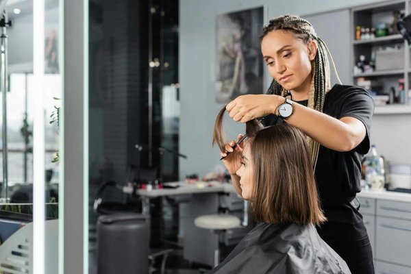 Coupe shaggy : retour sur ce style capillaire des années 70